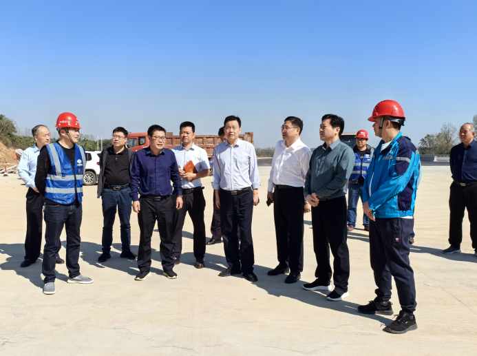 信阳市委常委、宣传部长曲尚英调研督导G107线新建工程项目建设